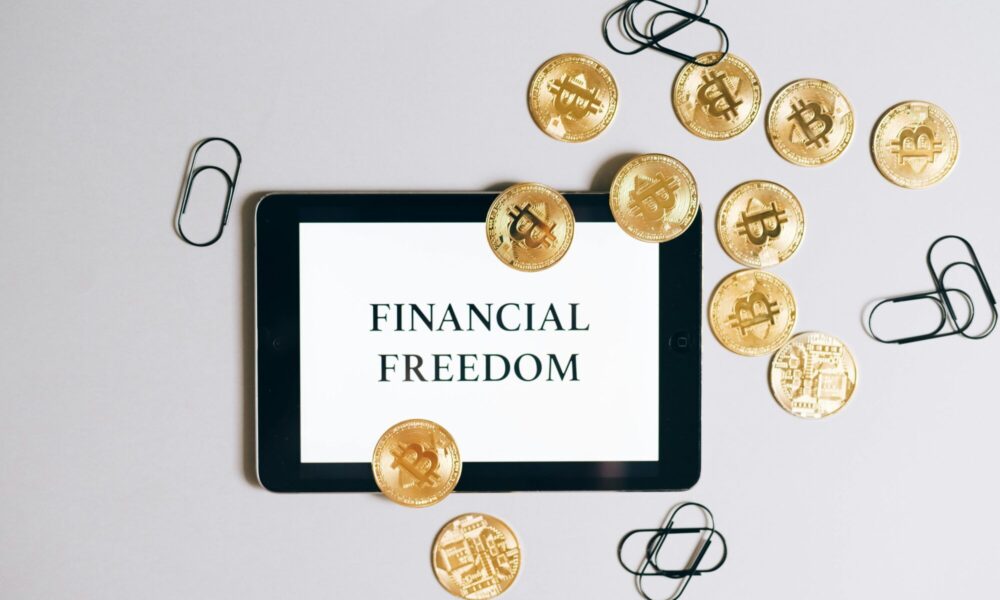 the-role-of-cryptocurrencies-in-the-modern-world:-a-shift-toward-decentralized-finance
